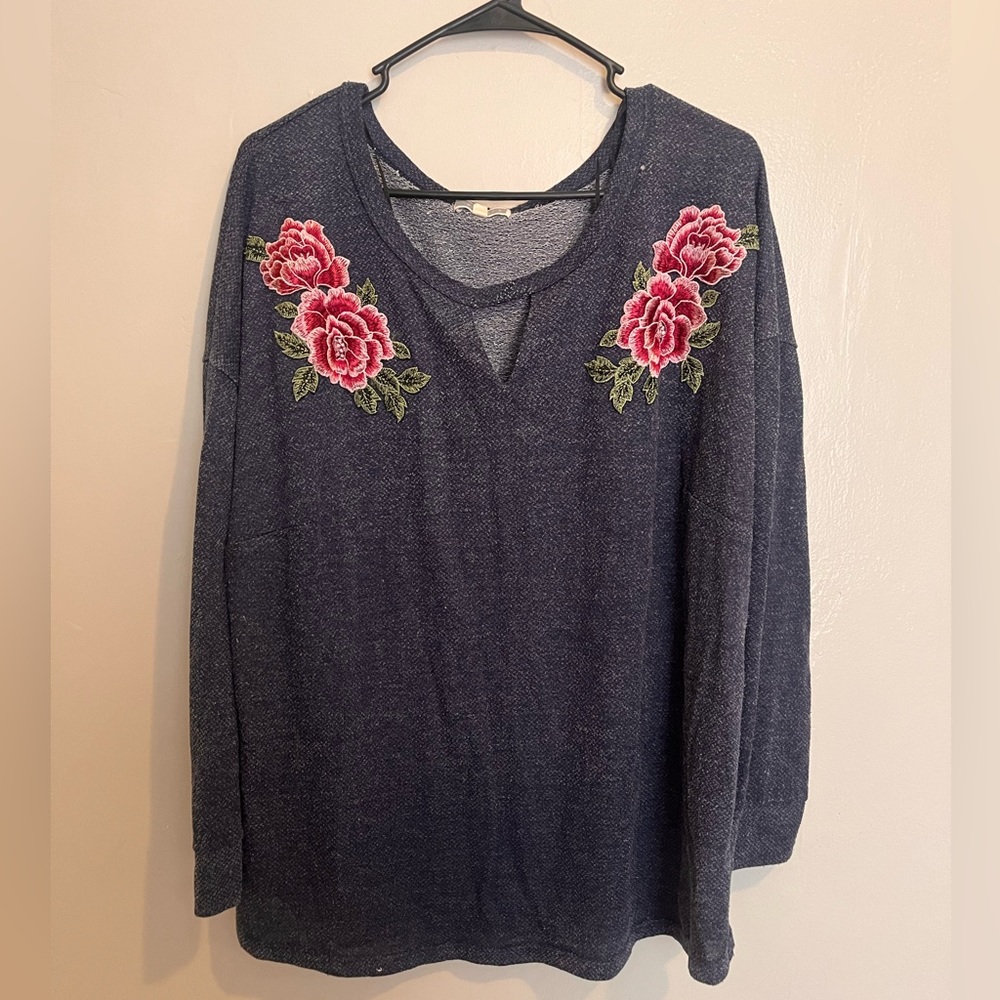 PLUS SWEATSHIRT - EMBROIDERED ROSES - CASUAL TOP